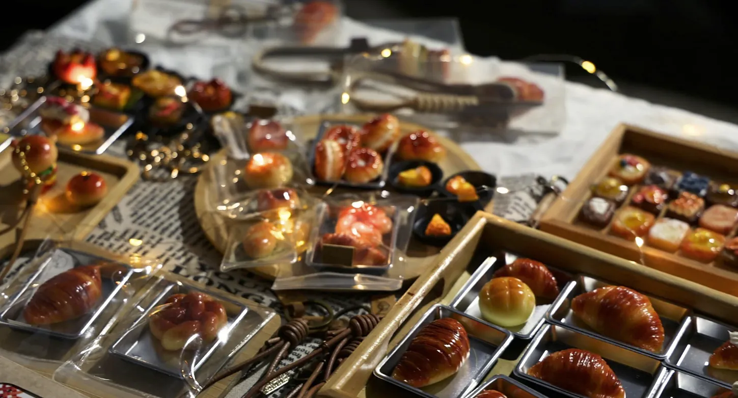 OWN ME — market stall 01