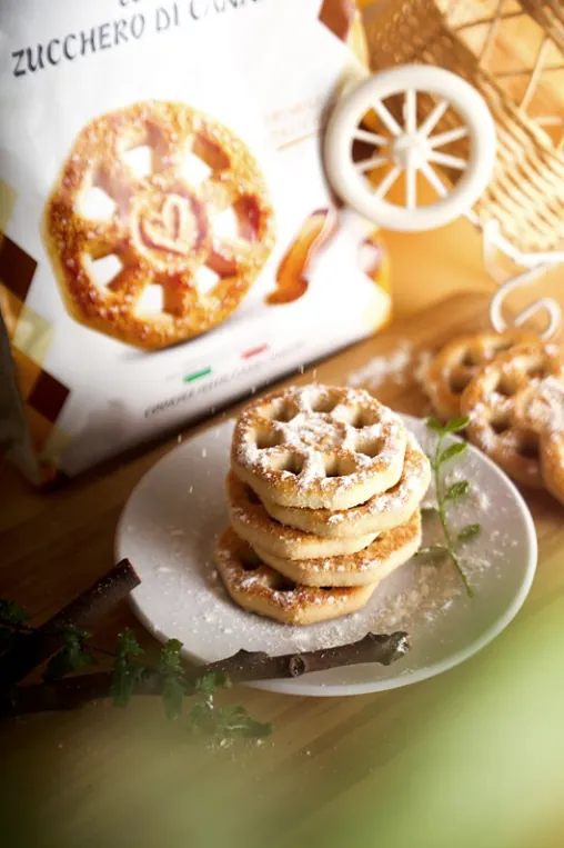 Commercial — Italian biscuits, product with package